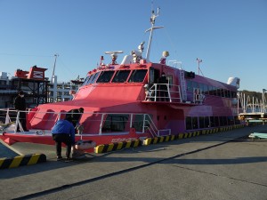 ピンクのジェット船
