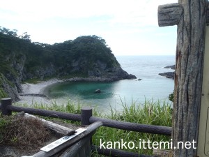 泊海水浴場の上から