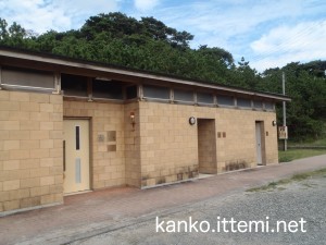 泊海水浴場のトイレとシャワー