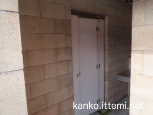 泊海水浴場のシャワー室