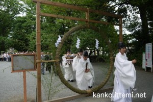 夏越大祓　茅の輪くぐり