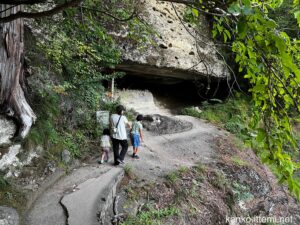 塔の岪（へつり） 断崖の回廊