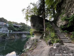 塔の岪（へつり） 断崖の回廊と虚空蔵尊への階段