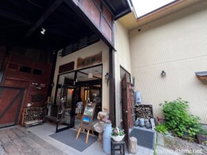 戸隠神告げ温泉湯行館 入り口