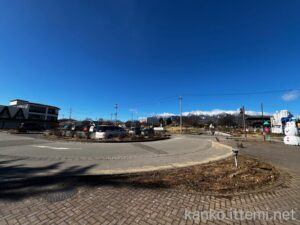 野辺山駅前ロータリーと駐車場